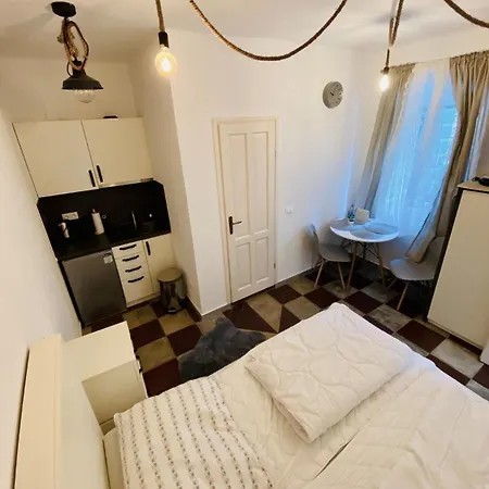 Vikendica House *